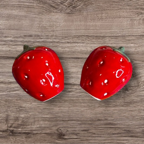 None Other - Ceramic Strawberry Salt and Pepper Shakers NWT